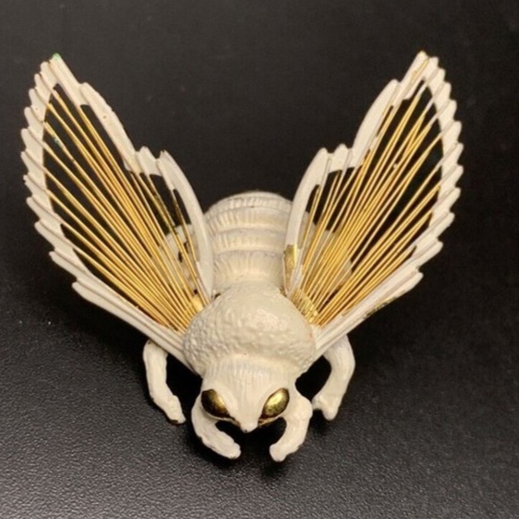 Vintage Whimsical Monet Gold & White Winged Bee Brooch - Picture 3 of 9
